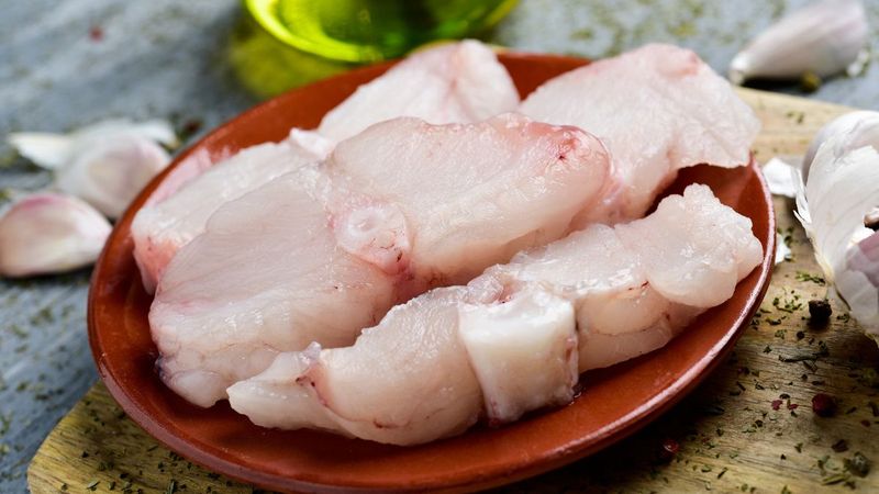 Wygląda obrzydliwie, ale smakuje bajecznie. Ma delikatne mięso i mało ości