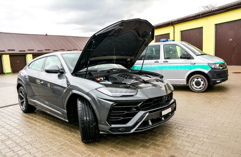 Lamborghini urus przejęte przez straż graniczną Samochód warty jest 1