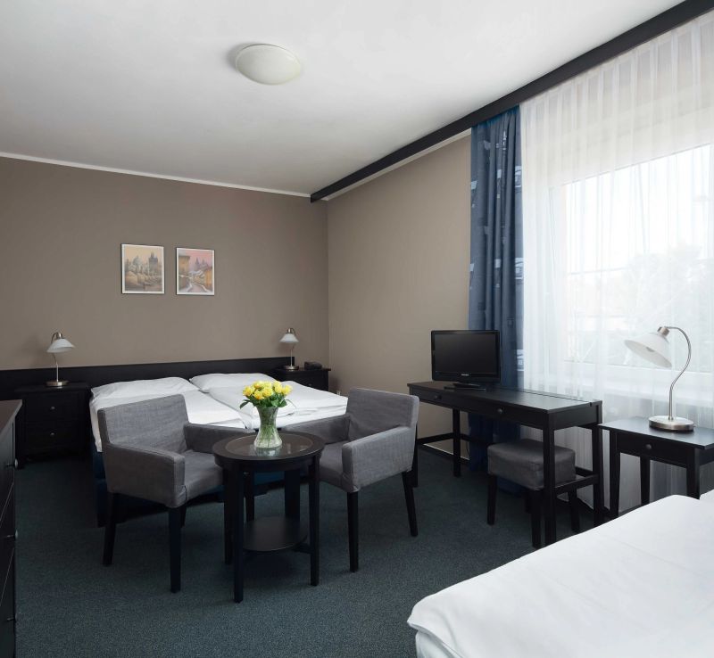 HOTEL TULIPÁN Průhonice - foto 1