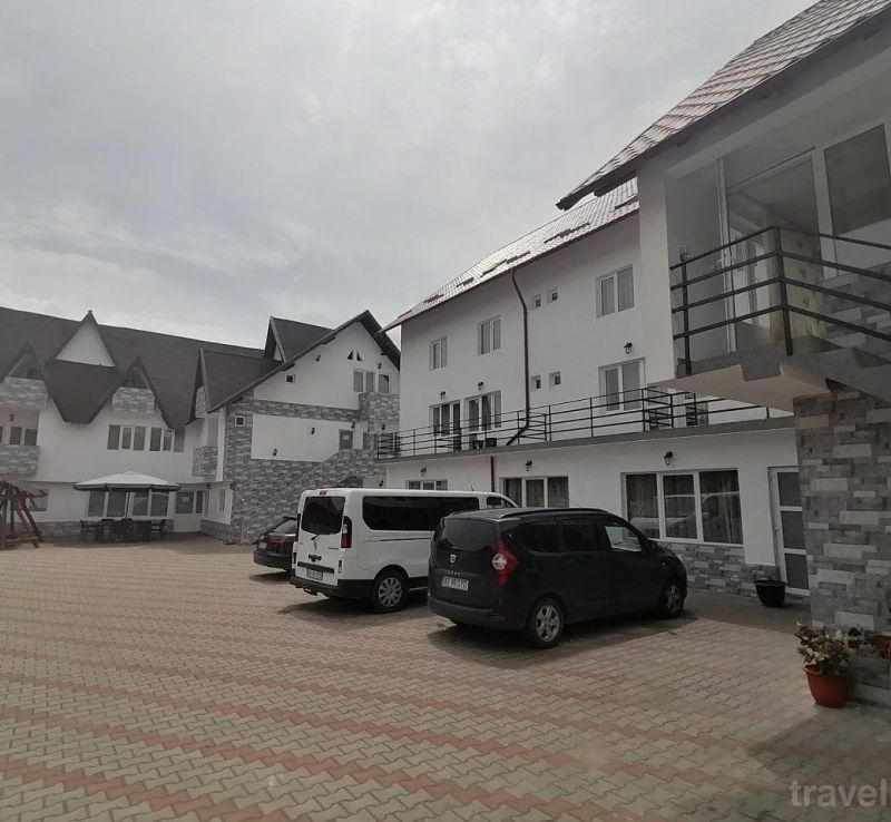 Pensiunea Iuliana Căpățânenii Pământeni - foto 1
