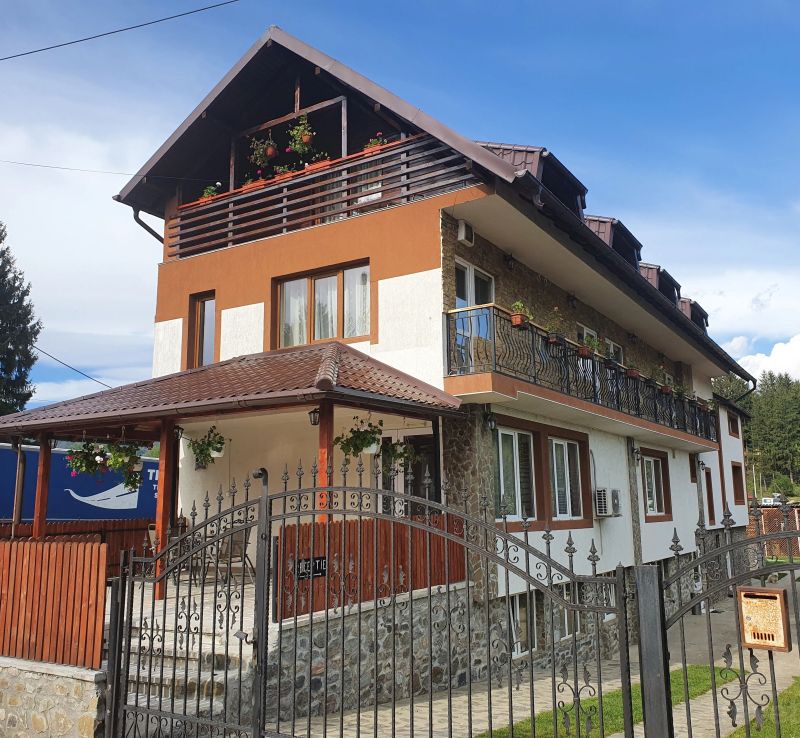 Pensiunea Dandu Corbeni - foto 1