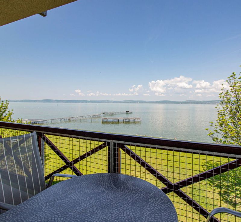 976 - Közvetlen Vízparti Apartman Balatonőszöd - foto 1