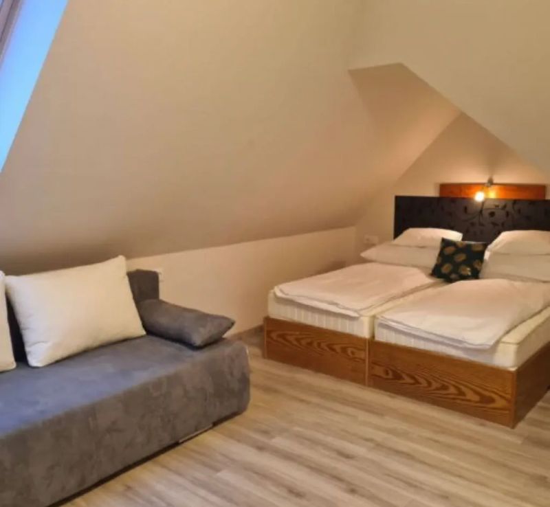 Rent Place Rendezvényház és Apartman Keszthely - foto 1