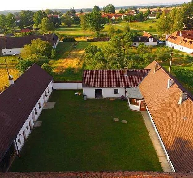 Šafářův statek Hrachoviště - foto 1