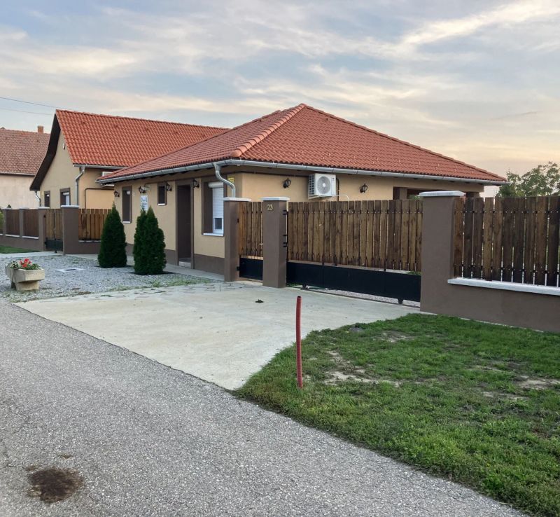 Bagolyvár Vendégház Abádszalók - foto 1