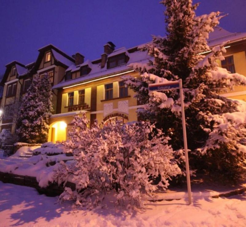 Hotel Karkonosze Kamienna Góra - foto 1