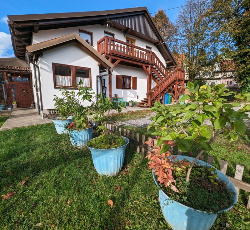 Apartmani Ernestova Hiša Lokve - foto 1