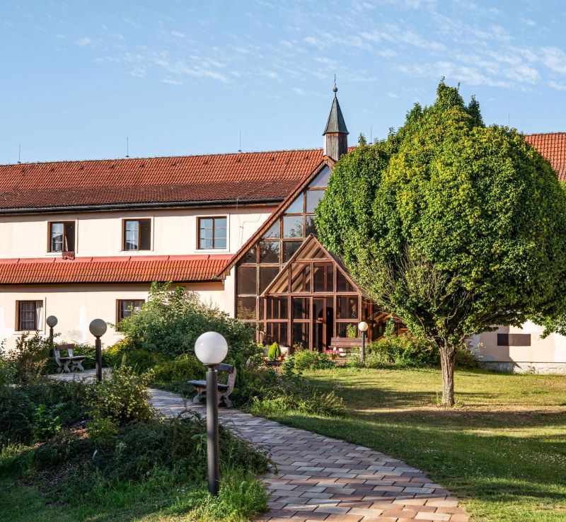 Holenský dvůr Ratiboř - foto 1