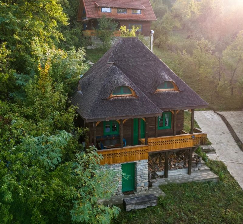 La sat - Mândră Ioană Bertea - foto 1