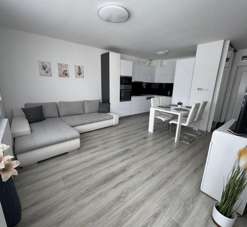 Bajcsy Corner Apartman Debrecen - foto 1