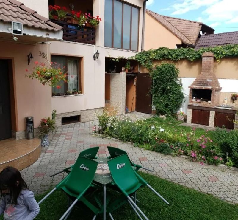 Casă Nicoladis Zărnești - foto 1