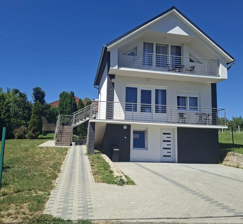 Gyöngyvirág Apartmanház Zalakaros - foto 1