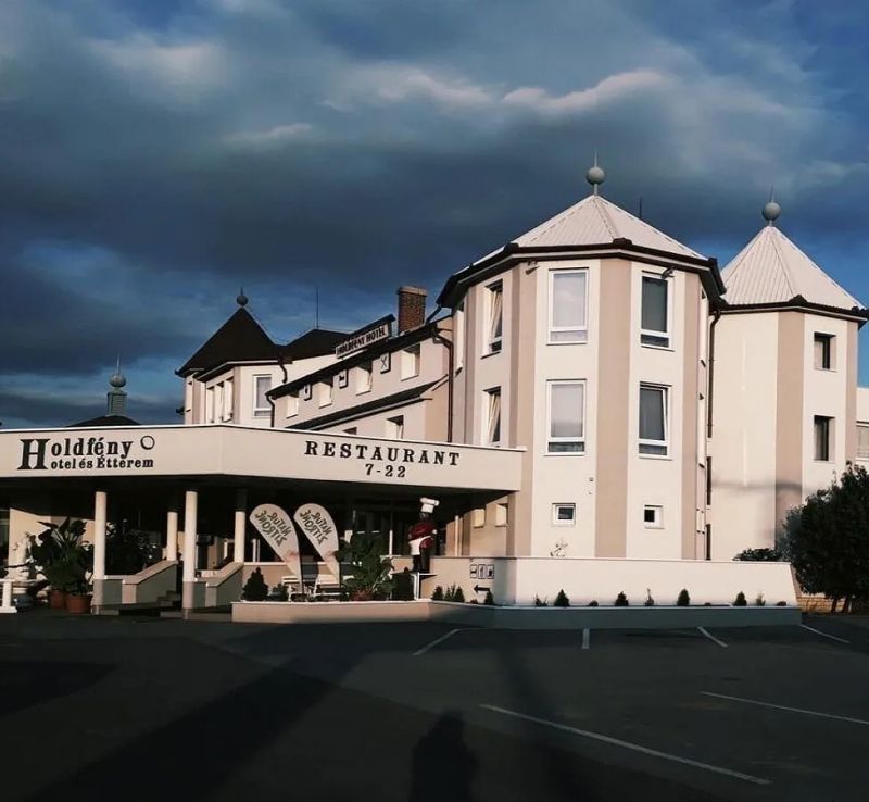 Holdfény Hotel Étterem Forró - foto 1
