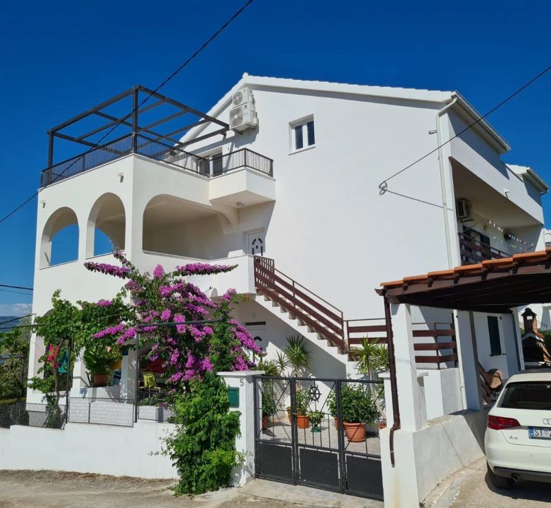 Apartman Ivica Arbanija - foto 1