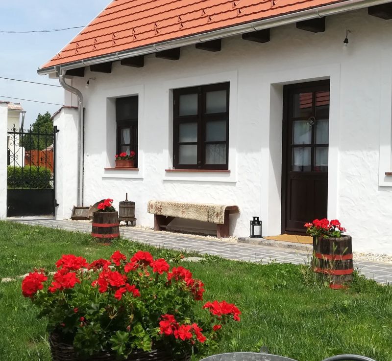 Szent Iván Vendégház Tata - foto 1