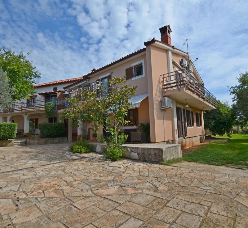 Apartments Josip Pavicini - foto 1