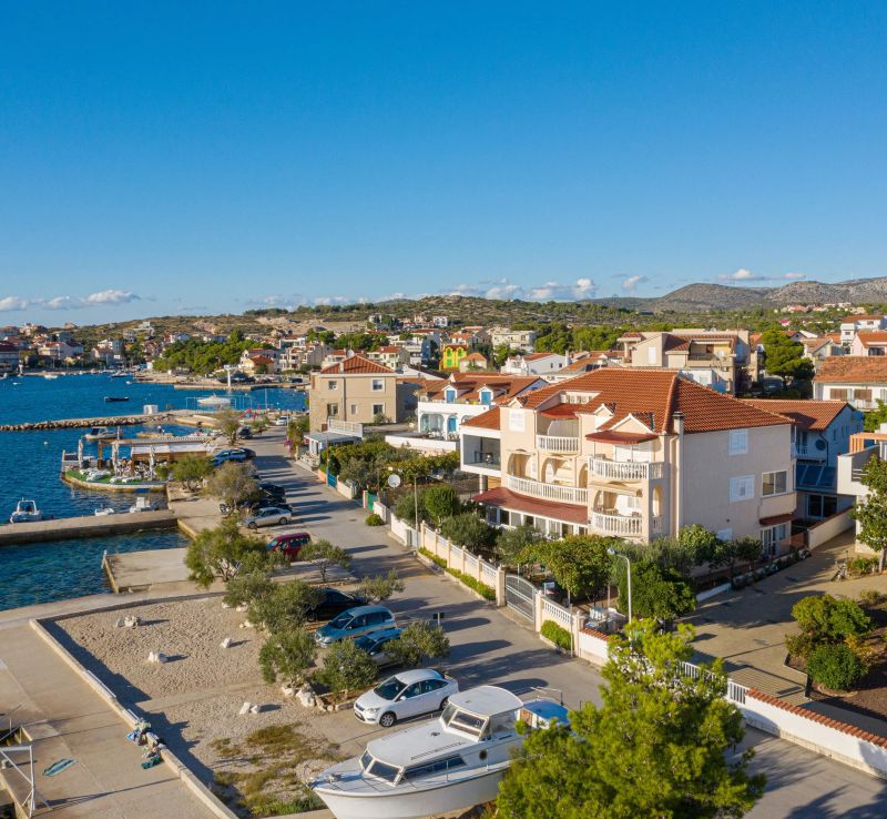 Apartments By The Sea Brodarica, Šibenik - 4194 Brodarica - foto 1