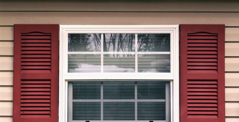 Okiennice – poznaj zalety montażu okiennic w domu