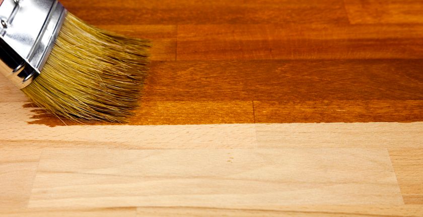 Lakierobejca – jaką wybrać i jak malować nią drewno?