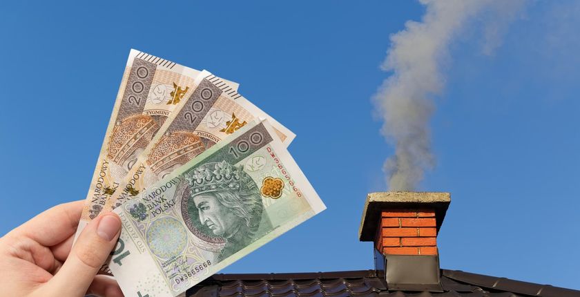 dofinansowanie do wymiany pieca pieniądze na tle dachu z kominem