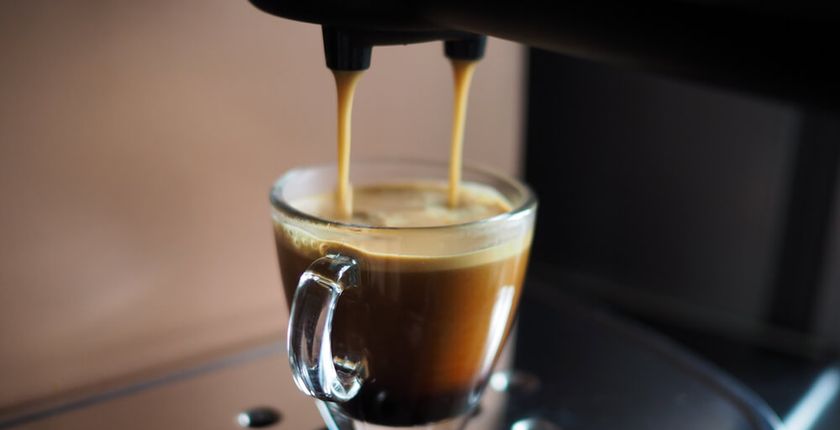 Ekspres do kawy robiący małą kawę