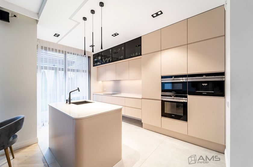 Realizacja beżowych mebli kuchennych w Warszawie - zdjęcie 1