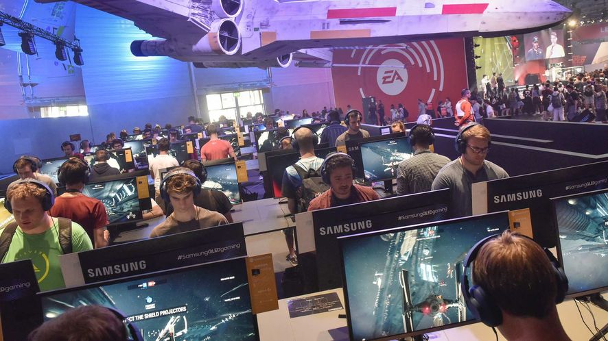 Premierowe BMW, Angela Merkel, dużo gier i jeszcze więcej ludzi. Galeria z targów Gamescom 2017