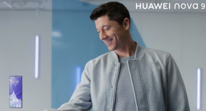 Robert Lewandowski reklamuje smartfon Huawei nova 9
