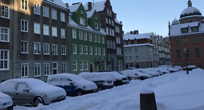 Spacery w śnieżnym krajobrazie zwiększają zadowolenie z własnego ciała