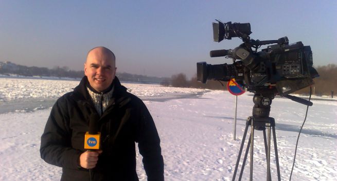 Reporter „Faktów” po 27 latach pożegnał się z TVN. Napisze o kulisach stacji