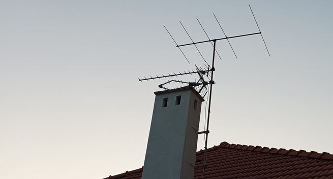 Emisja naziemna w Polsce zbyt droga? Nadawca z MUX-1 szykuje pozew