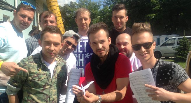 Finaliści programu „Tylko muzyka. Must be the music” nagrali piosenkę dla Tomasza Kowalskiego