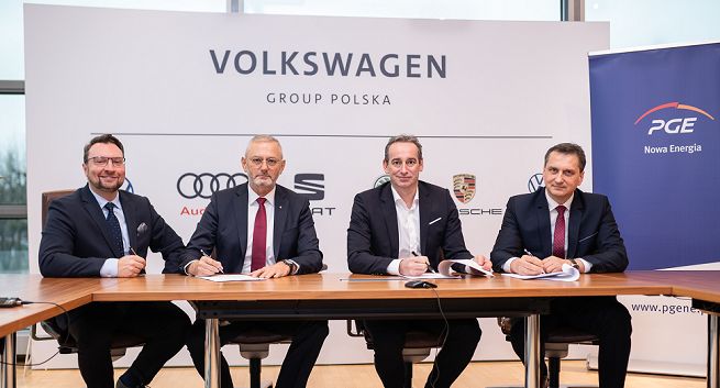 PGE uruchomi do 300 punktów ładowania samochodów elektrycznych przy salonach Volkswagena