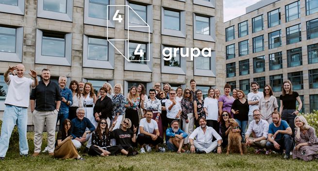 Czteryczwarte zmienia się w 4/4 i staje się grupą