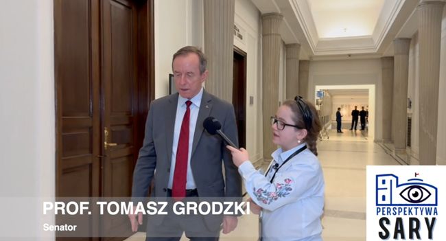 Konto 11-letniej reporterki sejmowej wróciło na TikToka. Ojciec dziewczynki: Sara wyrabia pewność siebie