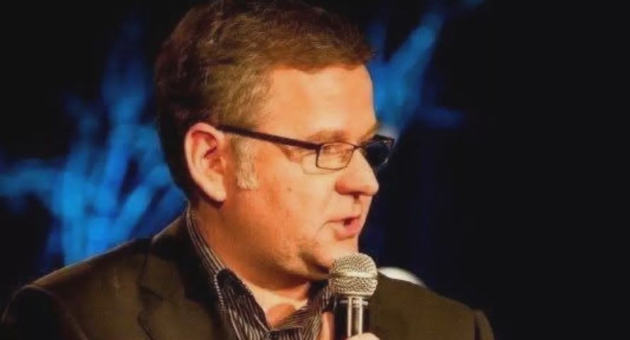 Letnie zmiany w ramówkach RMF MAXX i RMF Classic. Będą felietony Artura Andrusa