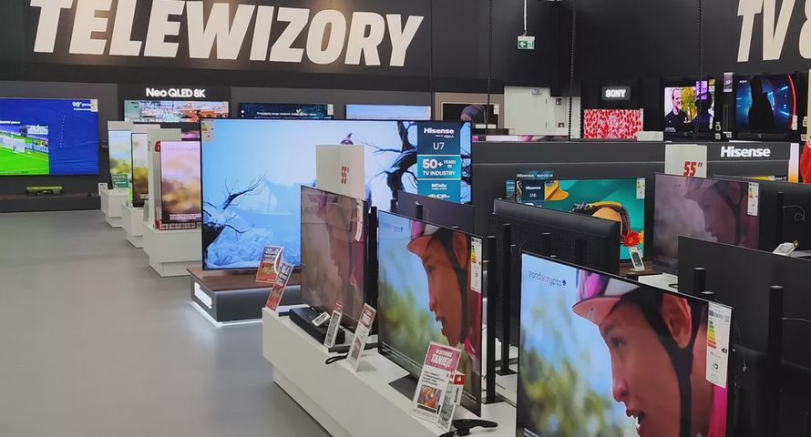 Młodzi ludzie porzucają telewizję. Więcej YouTube na telewizorze