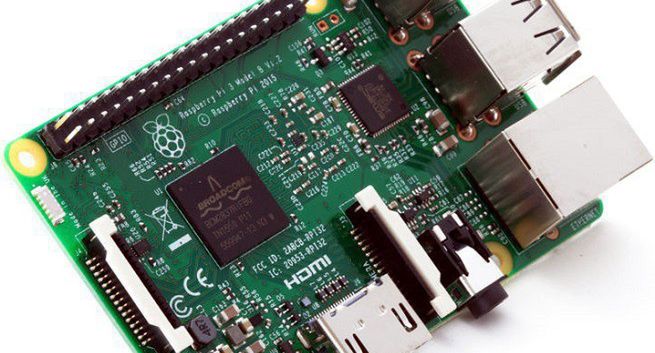 Miniaturowy komputer Raspberry Pi 3 z szybszym procesorem, Wi-Fi i Bluetooth za 35 dolarów