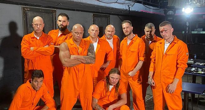 Gwiazdor "Demaskatora" w reklamie gry "Prison Simulator"