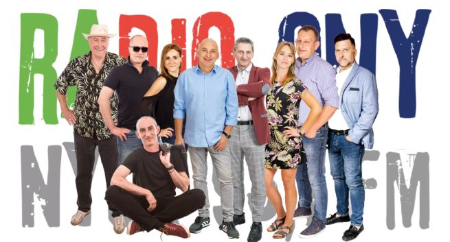 Dwie polskie stacje radiowe z serwisami AI w kilku językach