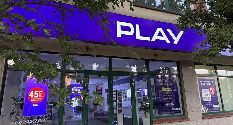 Play czasowo zmienia usługę byłym klientom UPC Polska