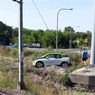 Spieszył się na pociąg? BMW i3 z carsharingu zostawione przy torach
