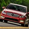 Większy spali mniej? Mercedes-Benz C300 z nowym-starym silnikiem