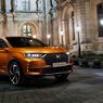 DS kusi dużym, luksusowym SUV-em