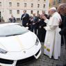 Papież sprzedaje swoje lamborghini. Kup 580-konną bestię i pomóż potrzebującym