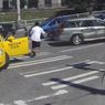 Subaru uderza w taksówkę i ucieka