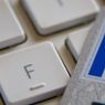 Co za głupota! Polacy wrzucają na Instagram zdjęcia dokumentów i kart płatniczych