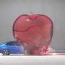 Niesamowita reklama BMW M5. Samochód w roli pocisku przebijającego balony