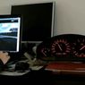 Ostra jazda w grach PC z prawdziwymi zegarami (wideo)
