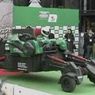 Castrol zbudował wielkiego robota do... kopania piłki (wideo)